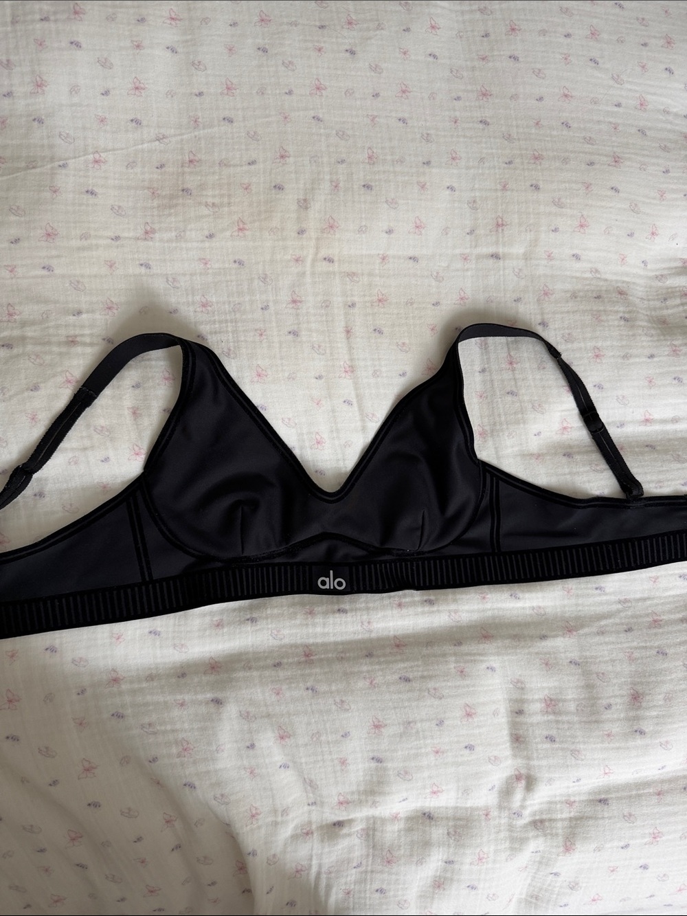 ALO Yoga Black V-Neck Wireless Sports Bralette